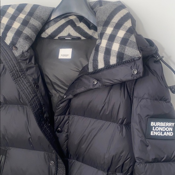 Detachable Sleeve Hooded Puffer Jacket 